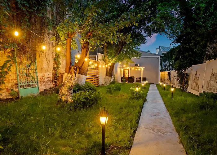 Downtown Bucharest Villa Private Garden & Garage For Parking