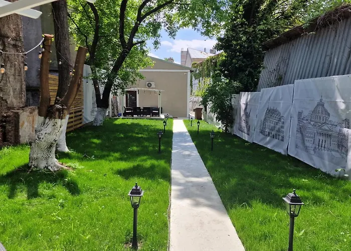 Downtown Bucharest Villa Private Garden & Garage For Parking